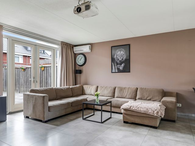 Ram 12, Elst