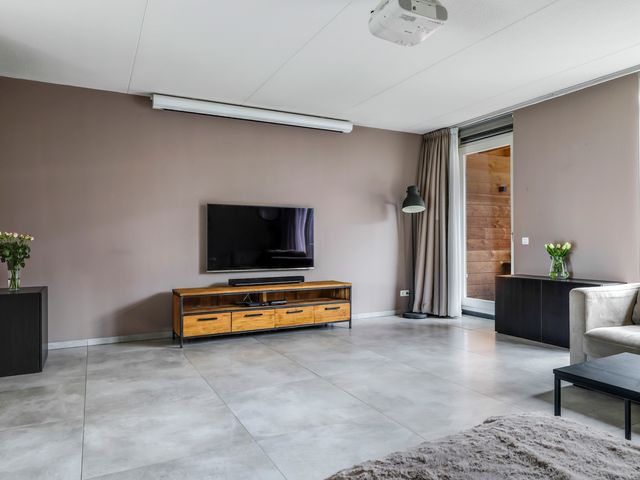 Ram 12, Elst
