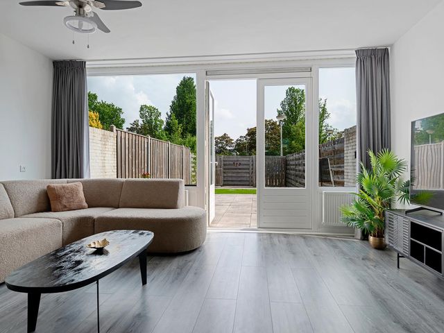 Bertram 213, Uithoorn