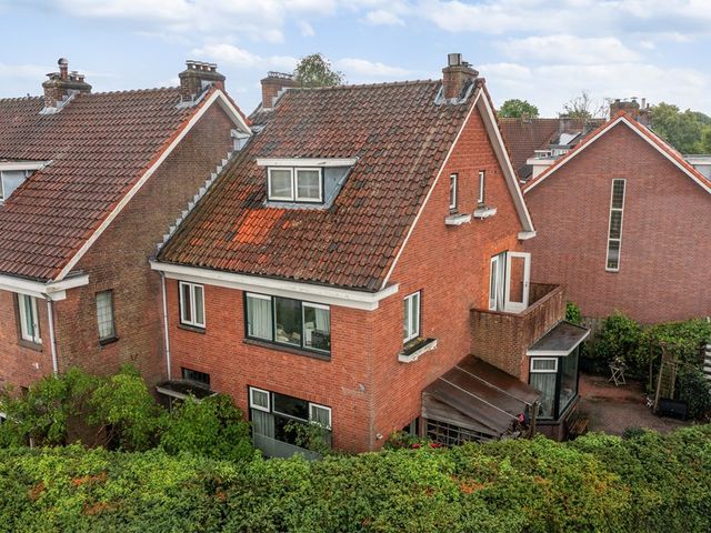 Spoorsingel 100, Delft