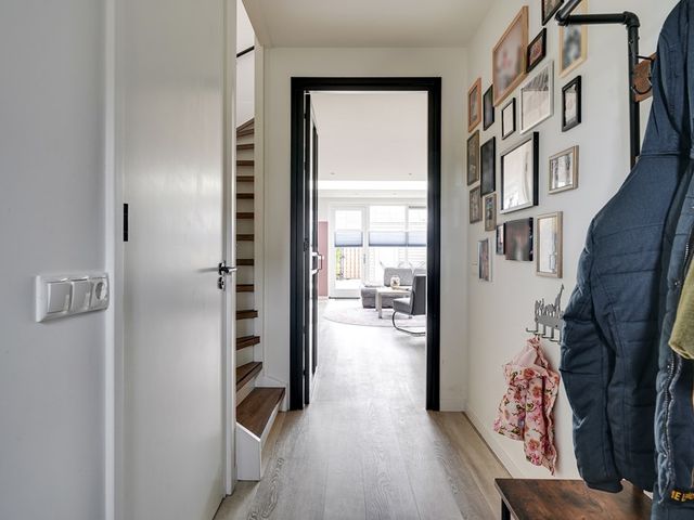 Lisdodde 64, Vlijmen