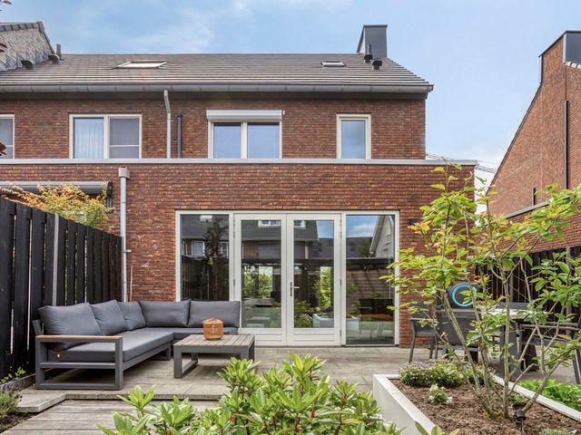 Sikkel 23, Hendrik-Ido-Ambacht