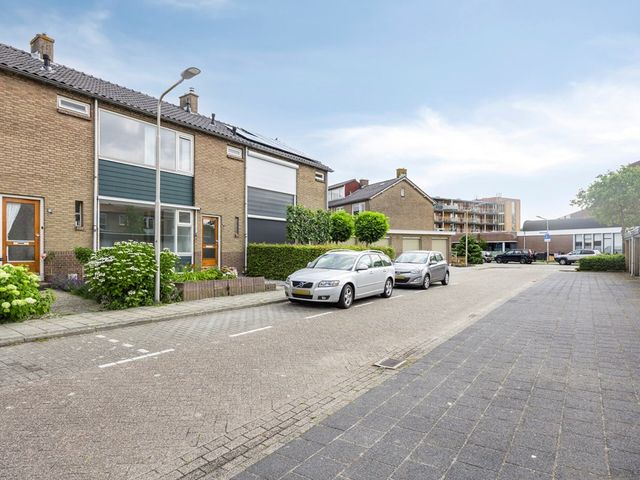 Zonnebloemstraat 6, Alblasserdam