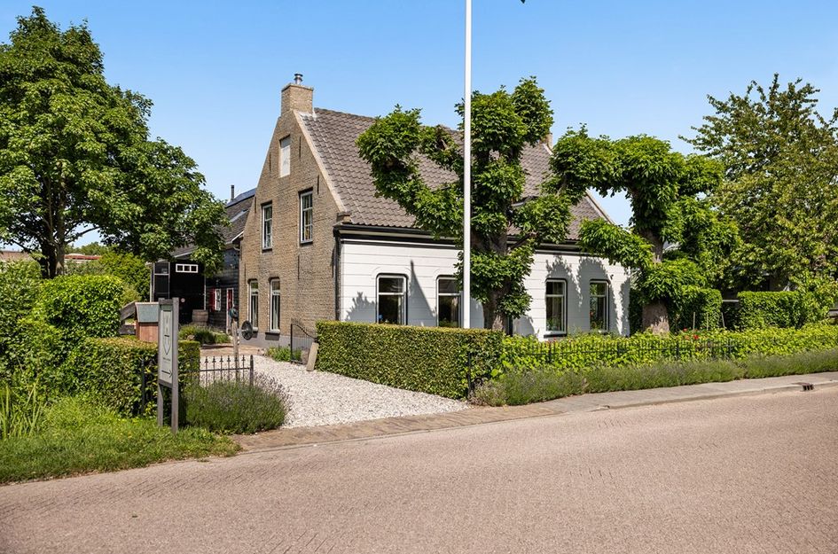 Dorpsstraat 23