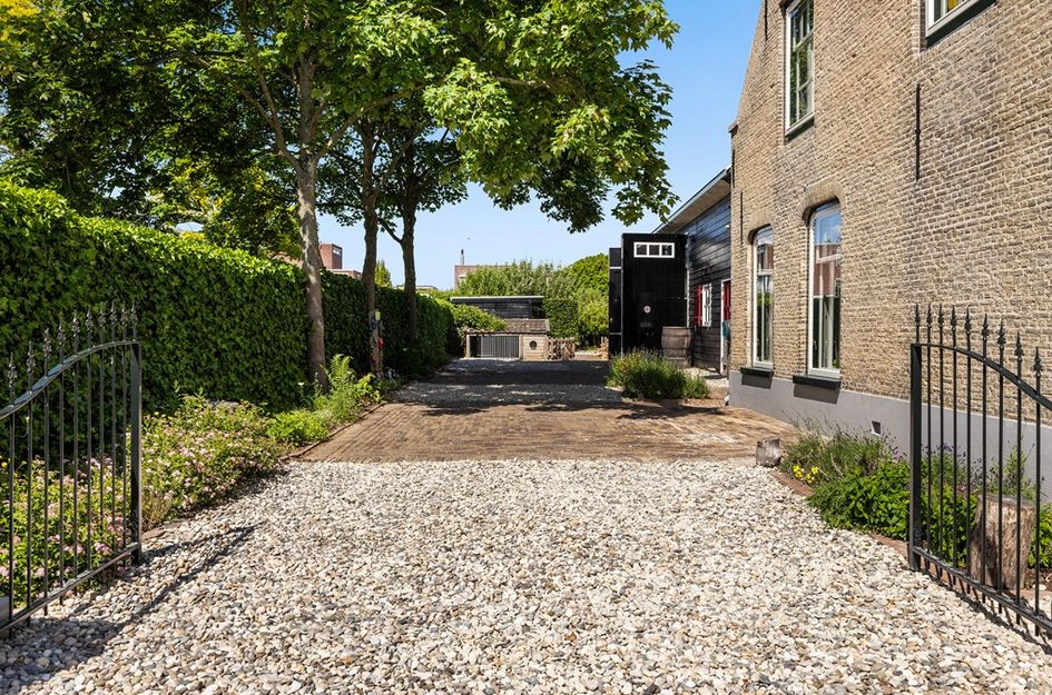 Dorpsstraat 23