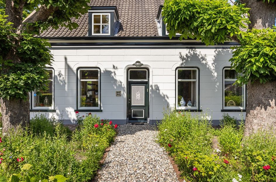 Dorpsstraat 23