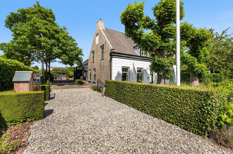 Dorpsstraat 23