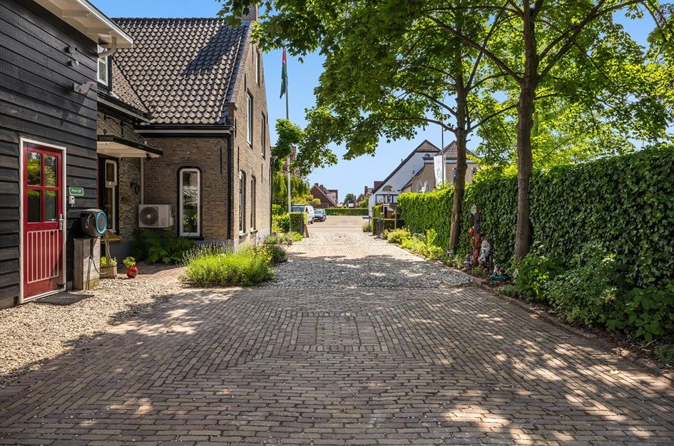 Dorpsstraat 23