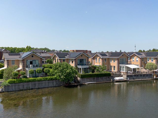 Heliotroop 5, Rhoon