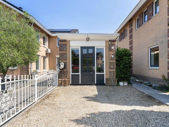 Heliotroop 5, Rhoon
