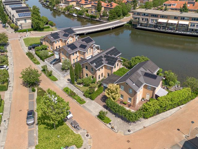Heliotroop 5, Rhoon