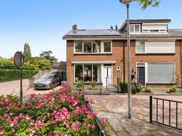 Koninginnelaan 28, Poortugaal