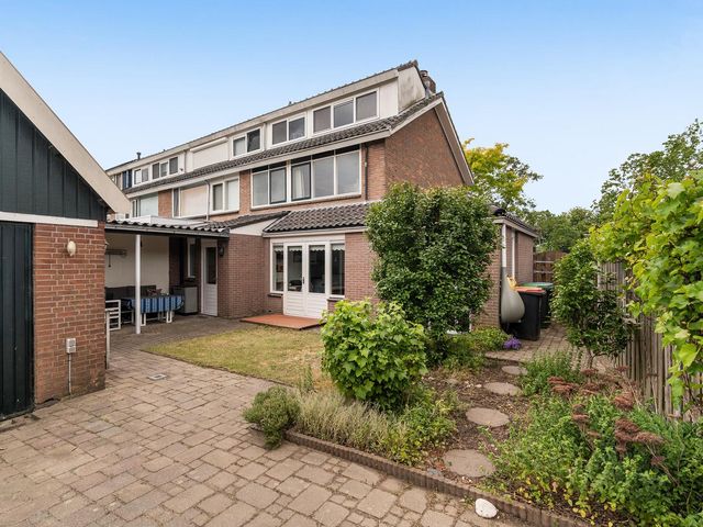 Koninginnelaan 28, Poortugaal