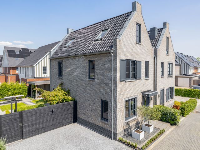Zwaluwbij 3, Waddinxveen