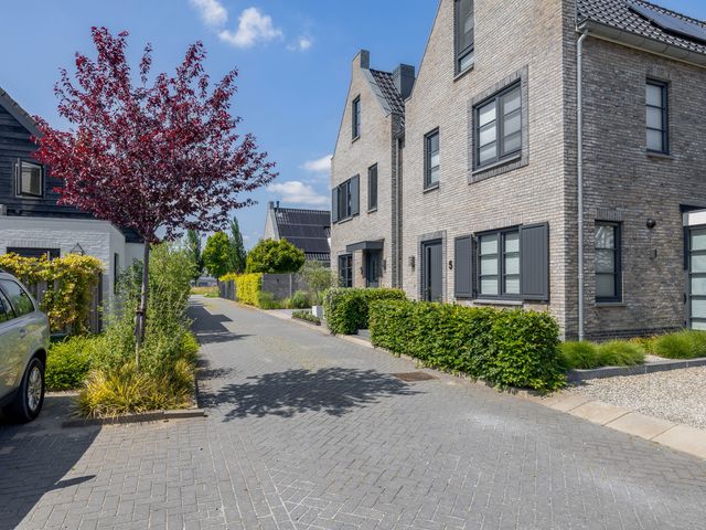 Zwaluwbij 3, Waddinxveen