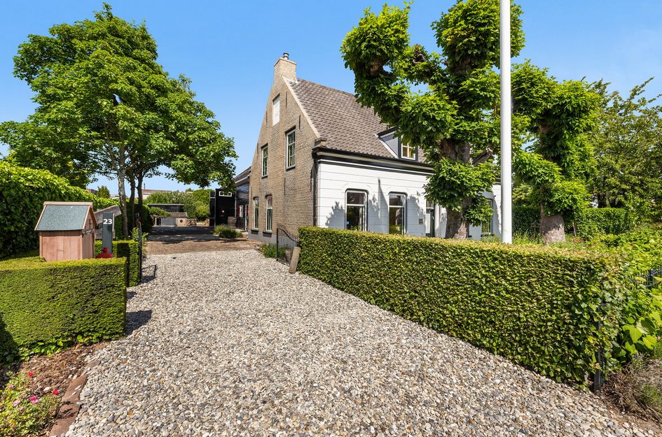 Dorpsstraat 23
