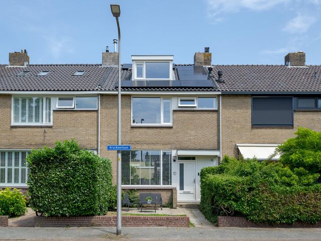 Brucknerlaan 10, Voorschoten
