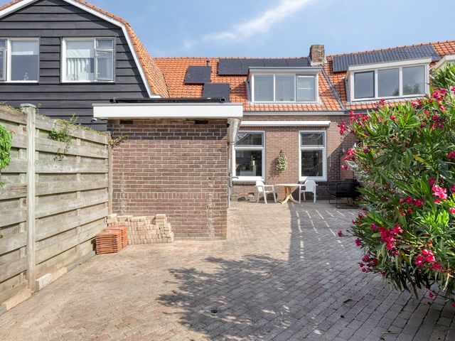 Donkereweg 13, Middelharnis