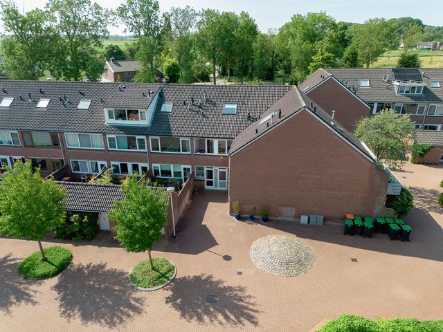 De Esdoorn 17, Rhoon