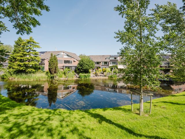 De Esdoorn 17, Rhoon