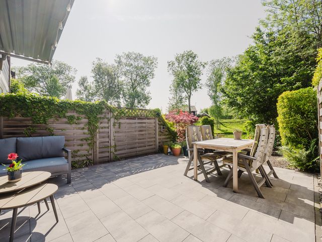 De Esdoorn 17, Rhoon