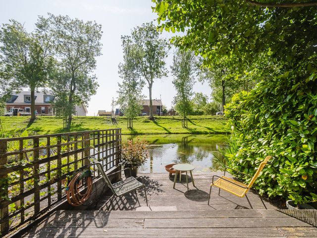 De Esdoorn 17, Rhoon