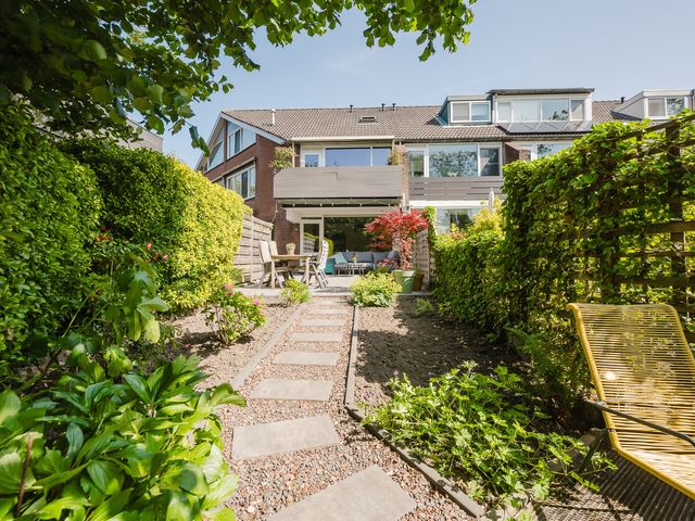 De Esdoorn 17, Rhoon