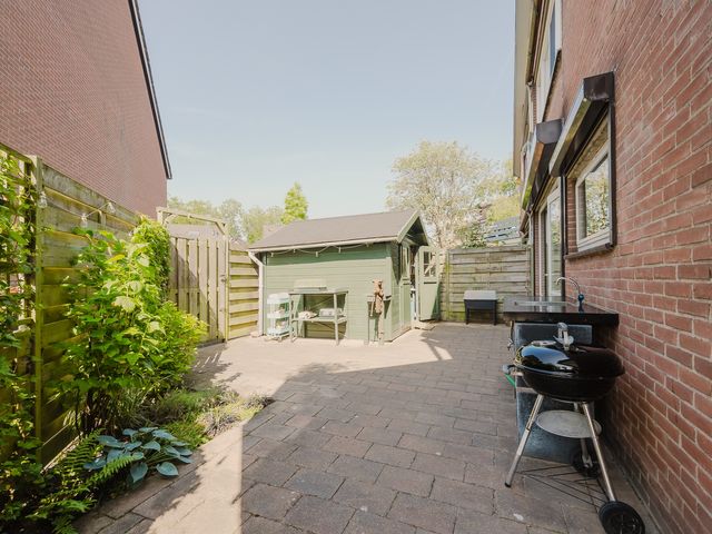 De Esdoorn 17, Rhoon