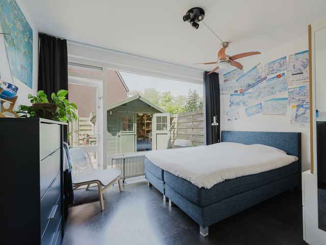 De Esdoorn 17, Rhoon