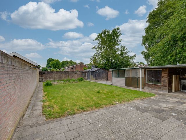 Pastoor Gillisstraat 98, Rijen