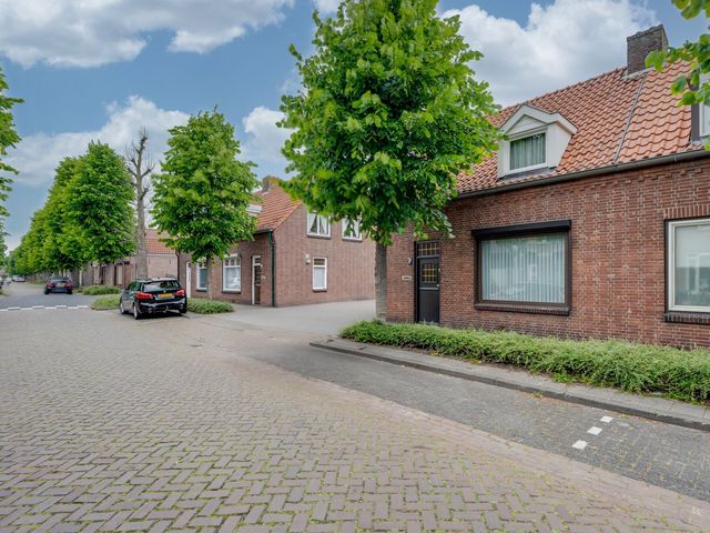 Pastoor Gillisstraat 98, Rijen