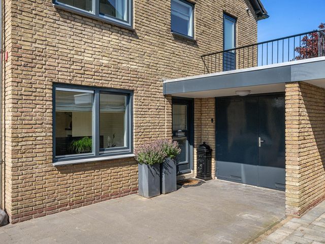 Lijsterbeslaan 10, Oostvoorne