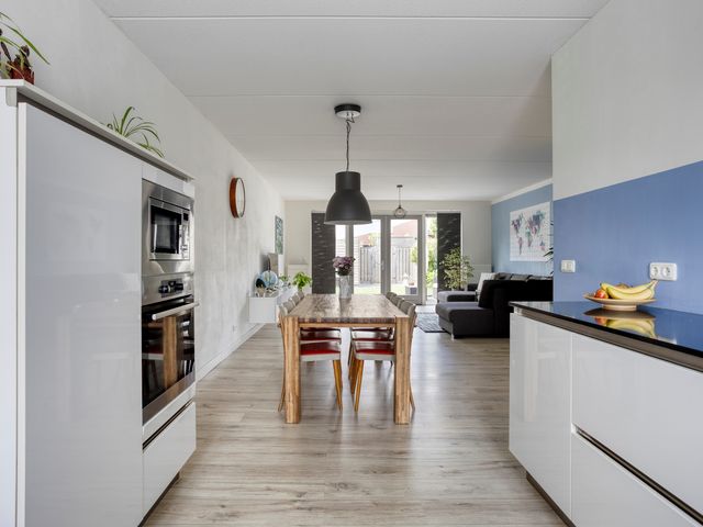 Asturiëstraat 15, Lent