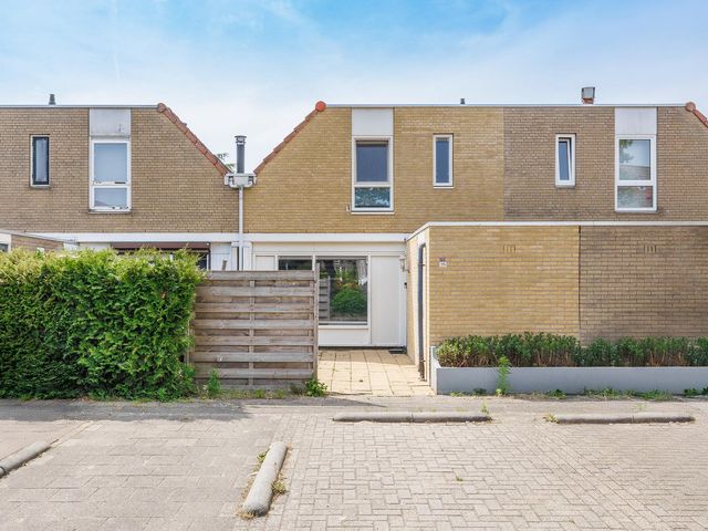 Karveel 57 35, Lelystad