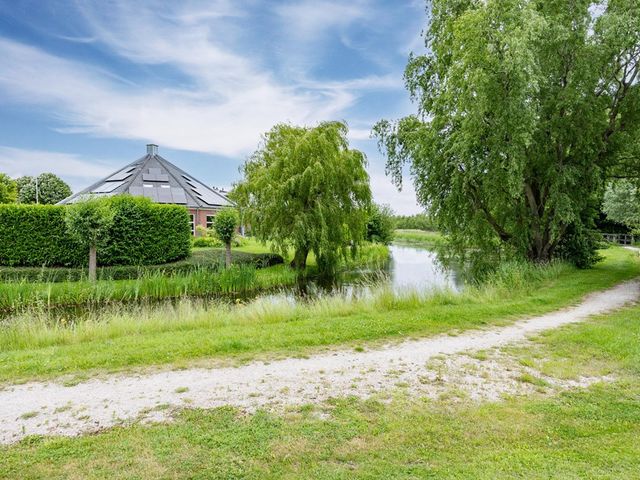 Zwaan 28, Grootegast