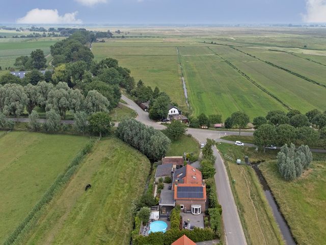 Kruisdijk 2, Strijen