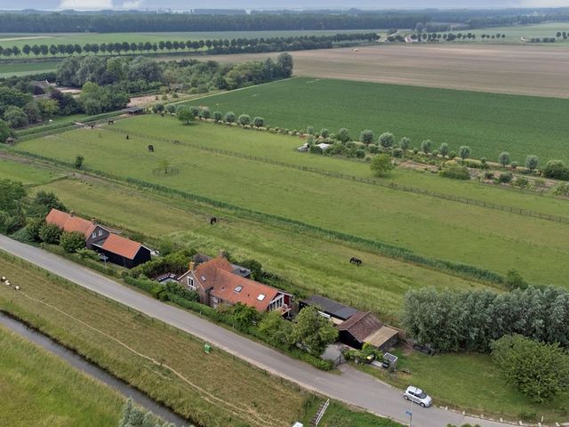 Kruisdijk 2, Strijen