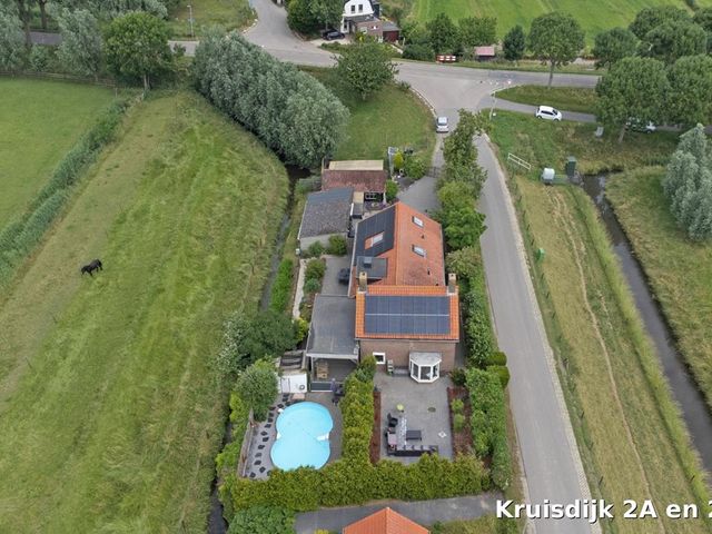 Kruisdijk 2, Strijen