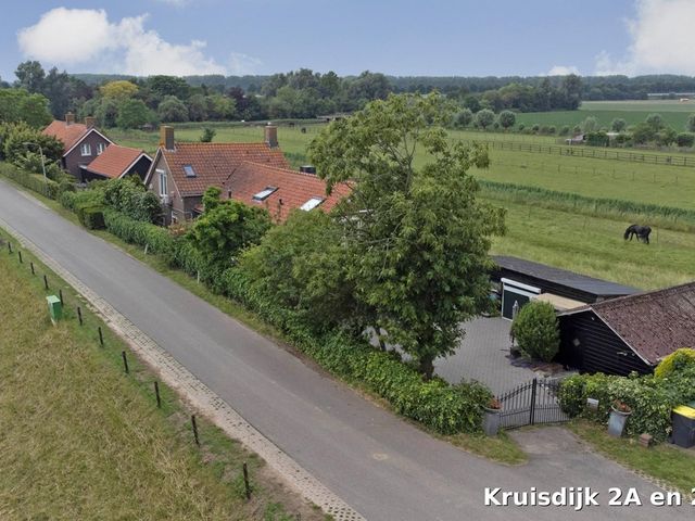 Kruisdijk 2, Strijen