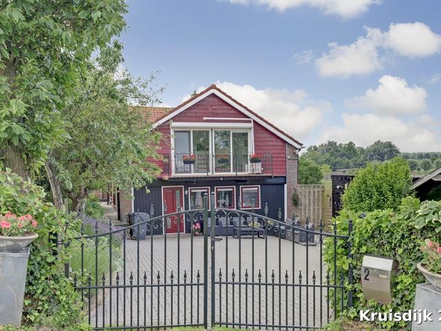 Kruisdijk 2, Strijen