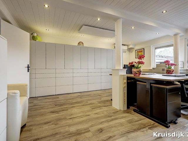 Kruisdijk 2, Strijen