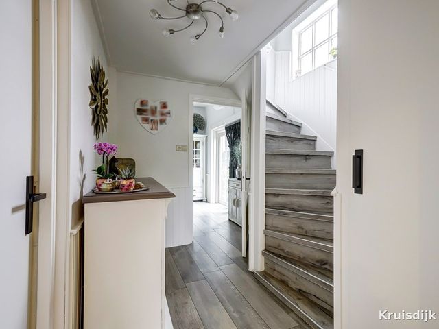 Kruisdijk 2, Strijen