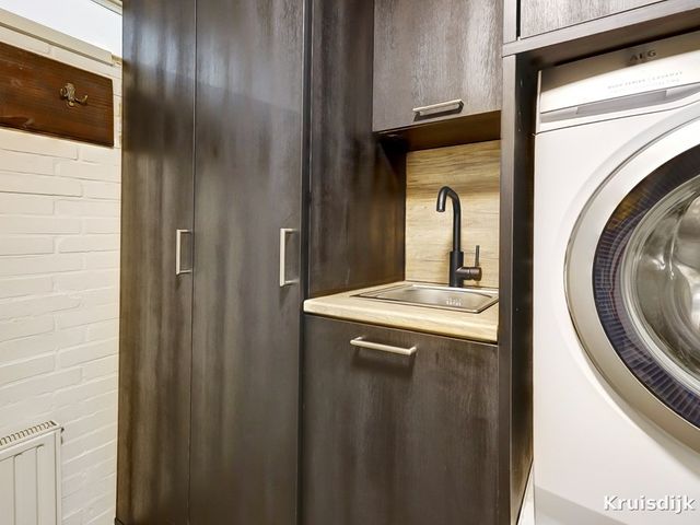 Kruisdijk 2, Strijen