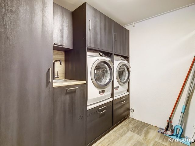 Kruisdijk 2, Strijen