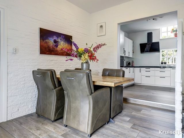 Kruisdijk 2, Strijen