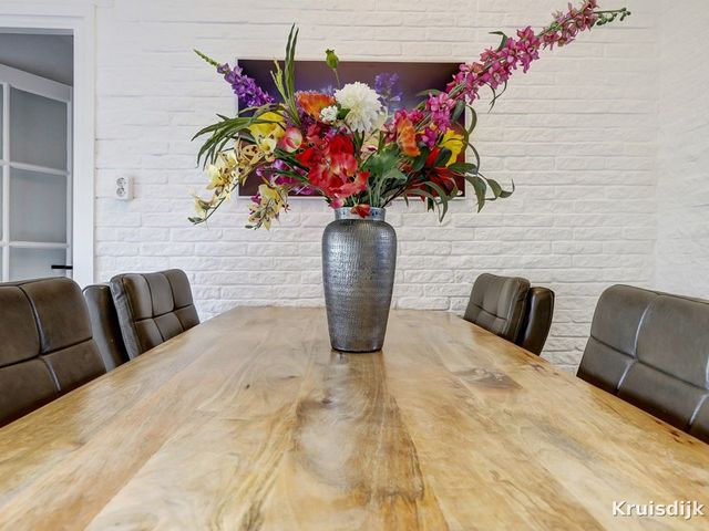 Kruisdijk 2, Strijen