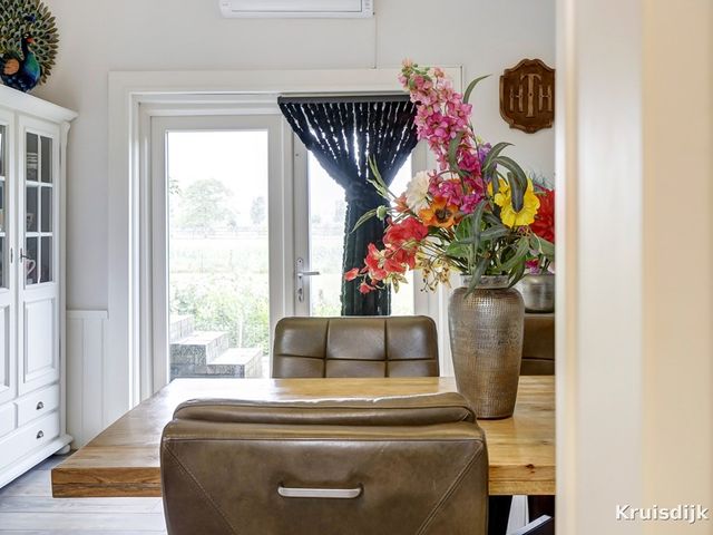 Kruisdijk 2, Strijen