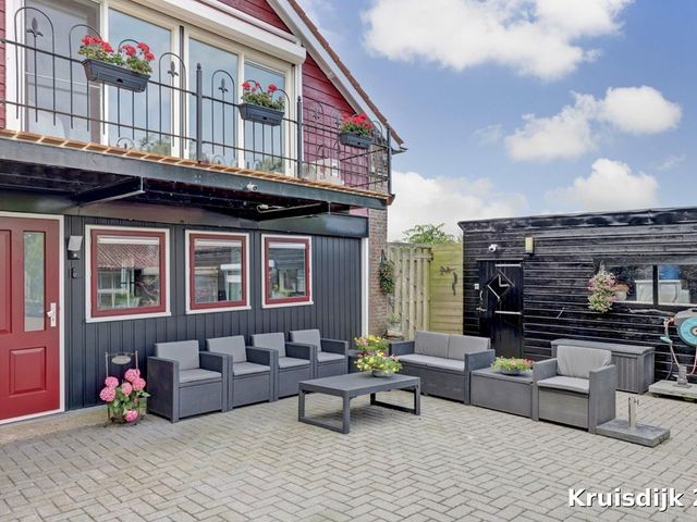 Kruisdijk 2, Strijen