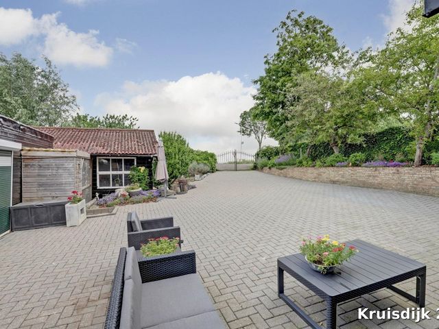 Kruisdijk 2, Strijen