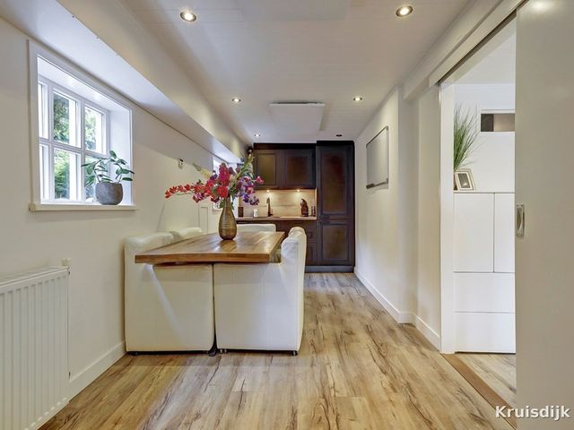 Kruisdijk 2, Strijen